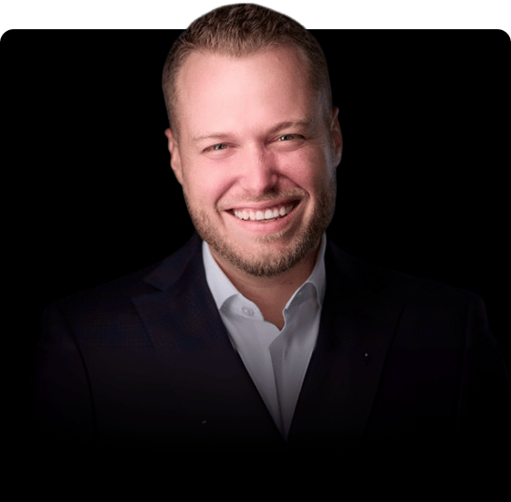 Roddy Galbraith coaching leaders and aspiring authors at Maxwell BookCamp on how to share their message with clarity and confidence.